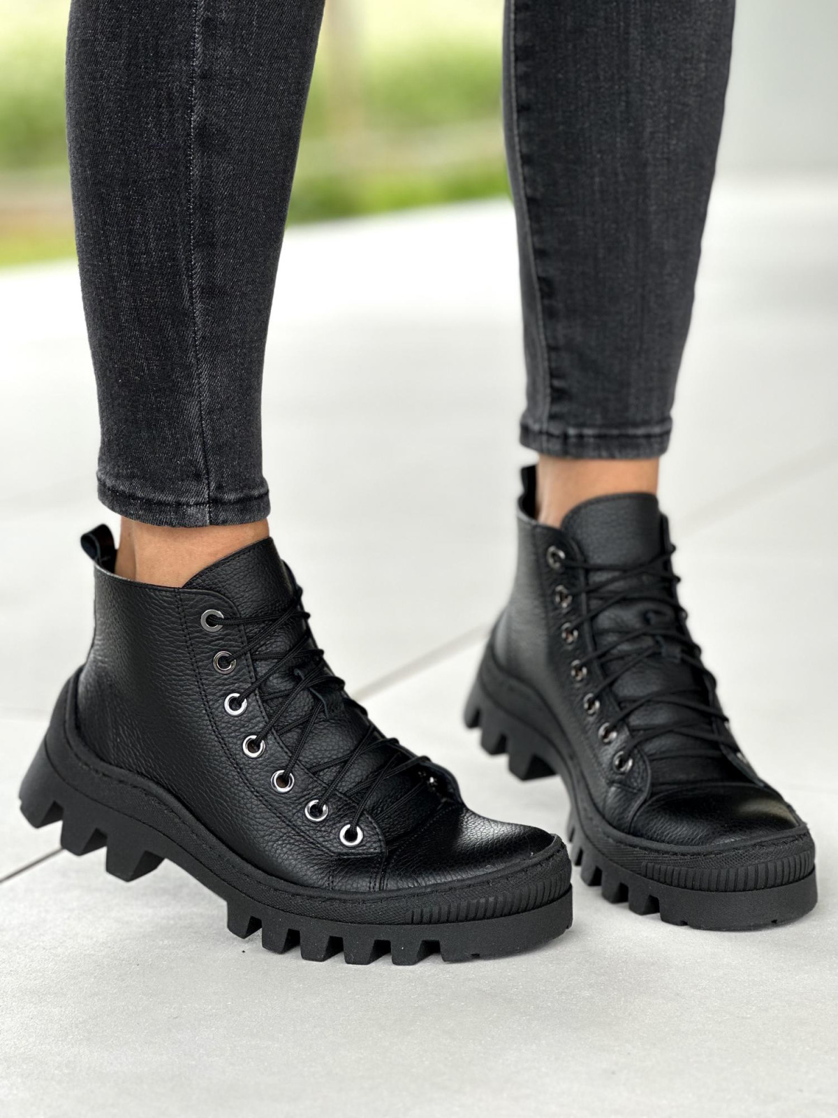 Czarne trapery damskie skórzane