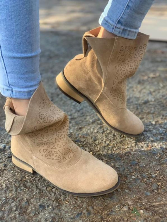 Beżowe botki damskie skórzane