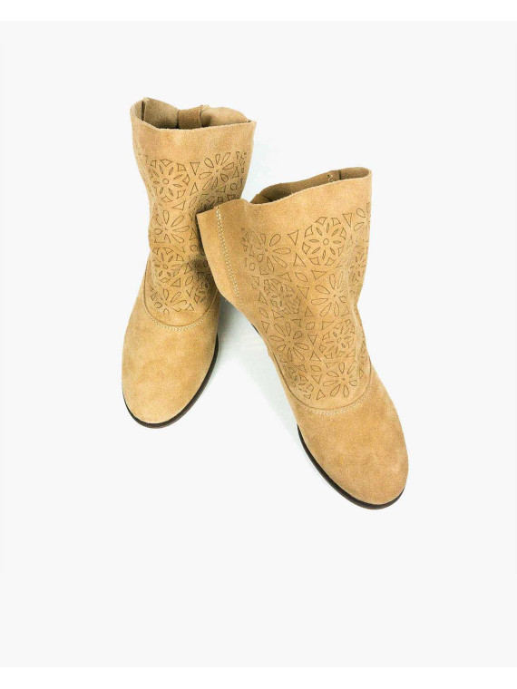 Beżowe botki damskie skórzane