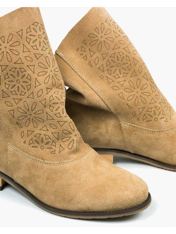 Beżowe botki damskie skórzane