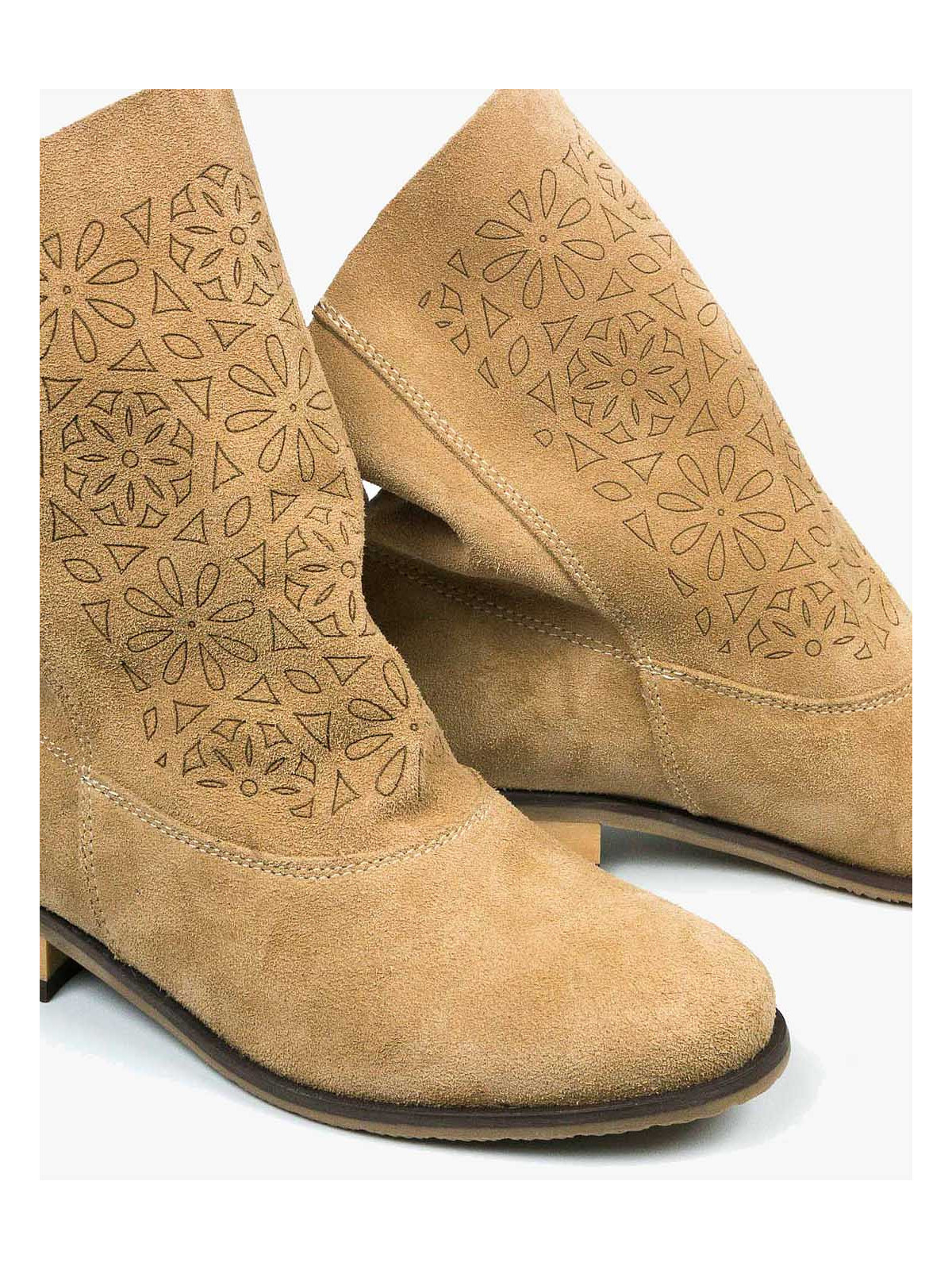 Beżowe botki damskie skórzane