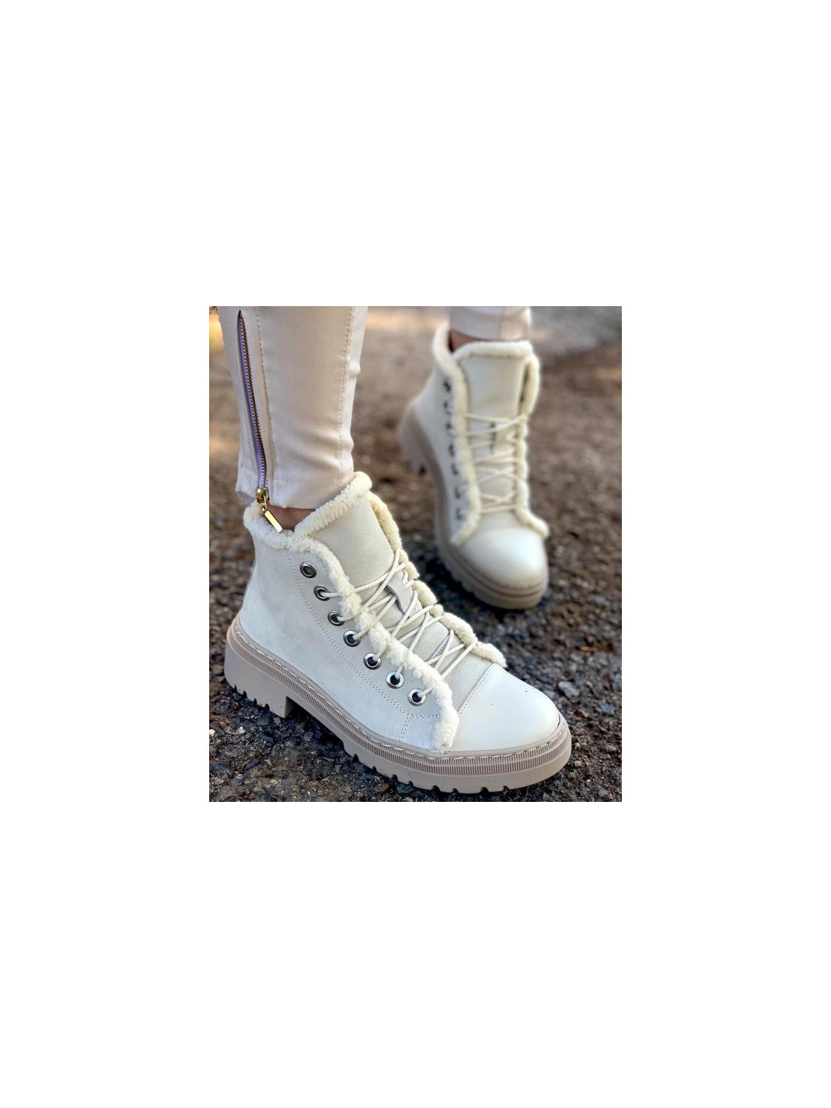 Beżowe trapery damskie skórzane