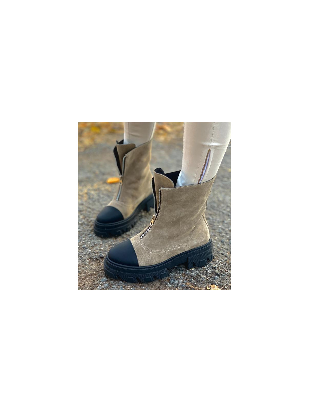 Beżowe botki damskie skórzane