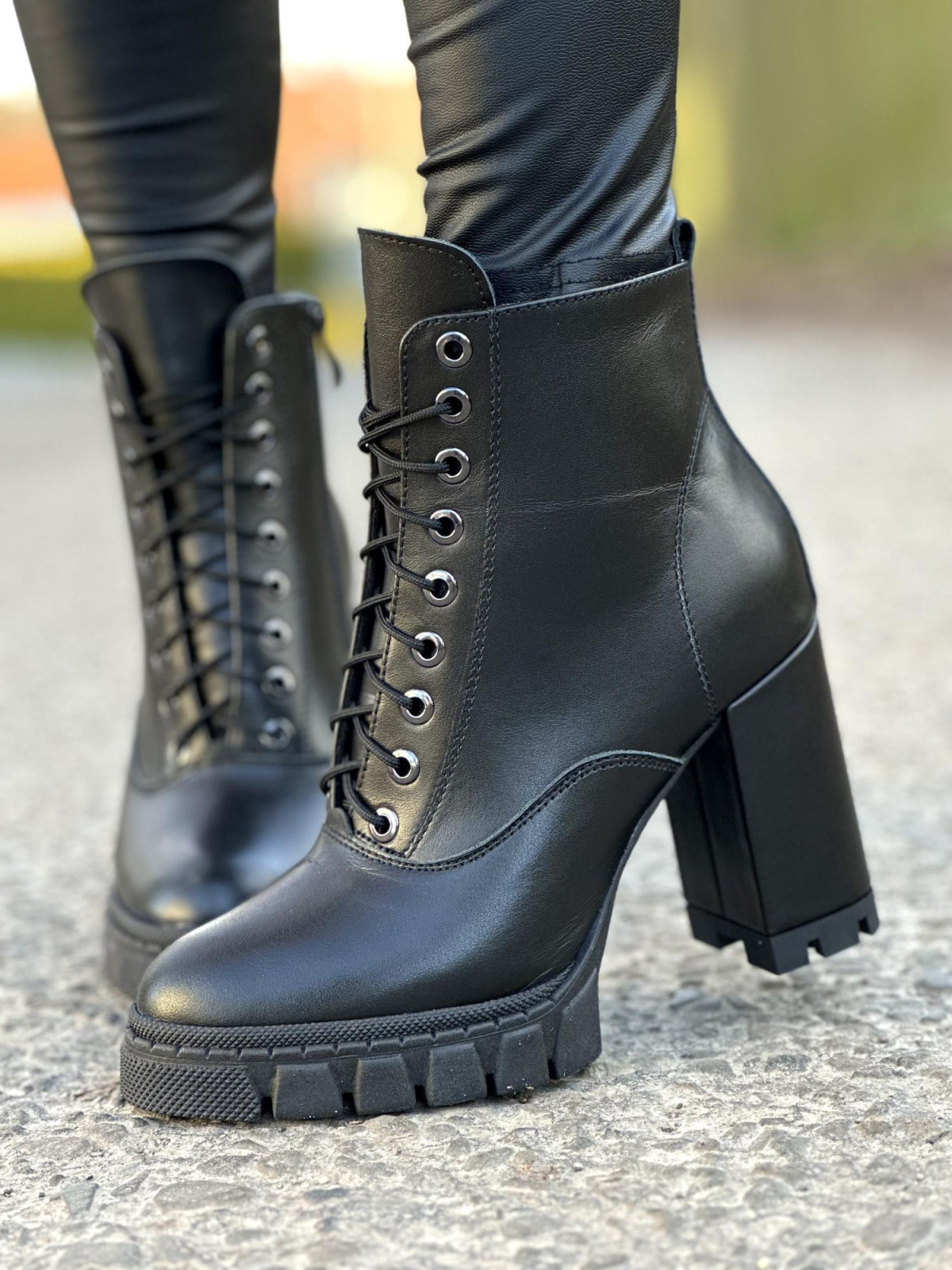 Czarne botki damskie skórzane