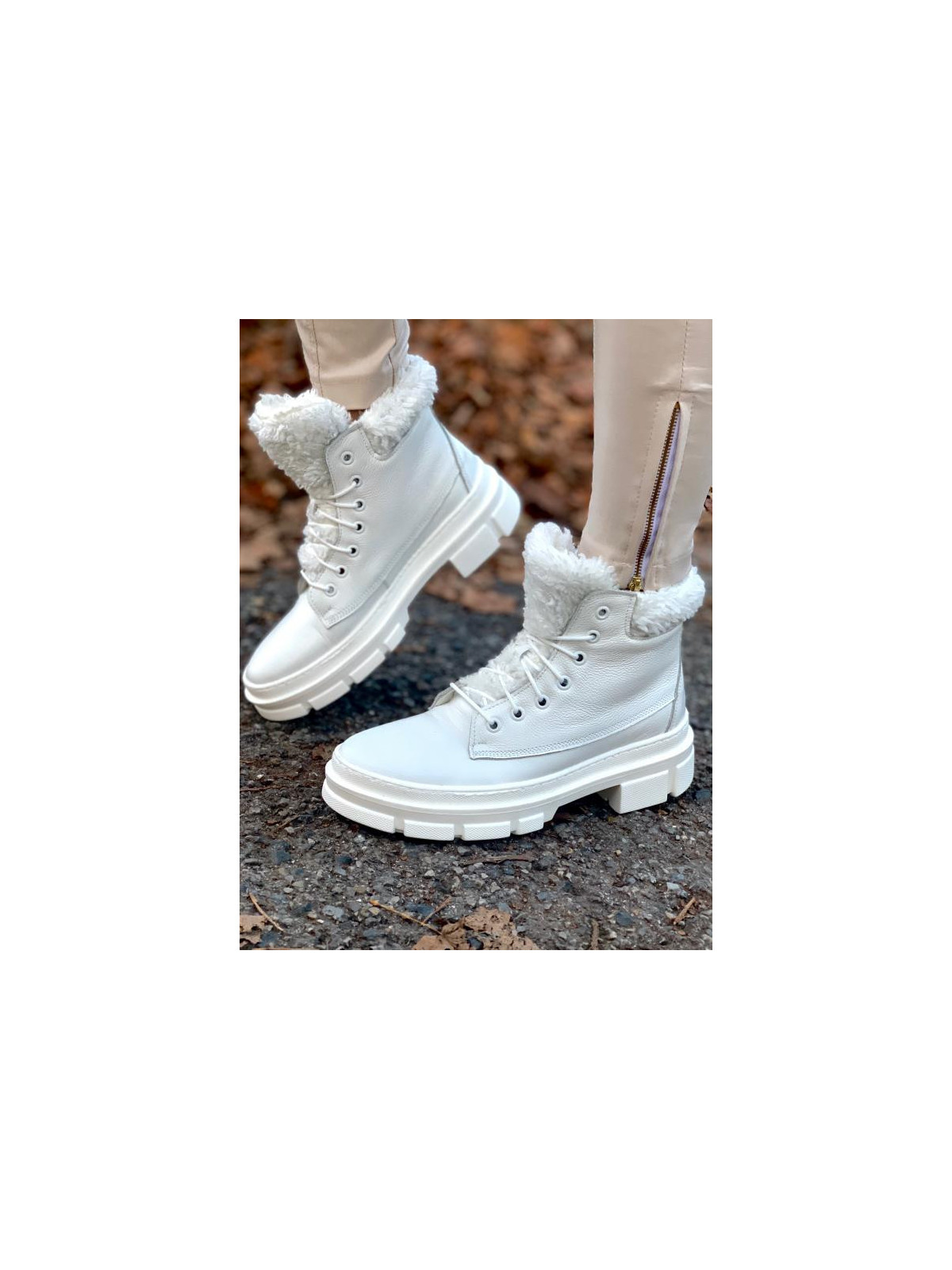 Białe trapery damskie skórzane