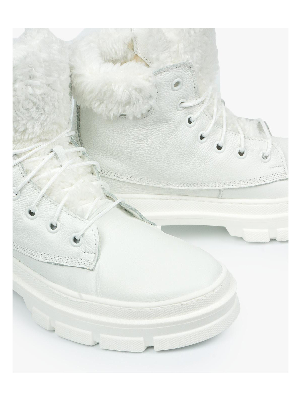 Białe trapery damskie skórzane