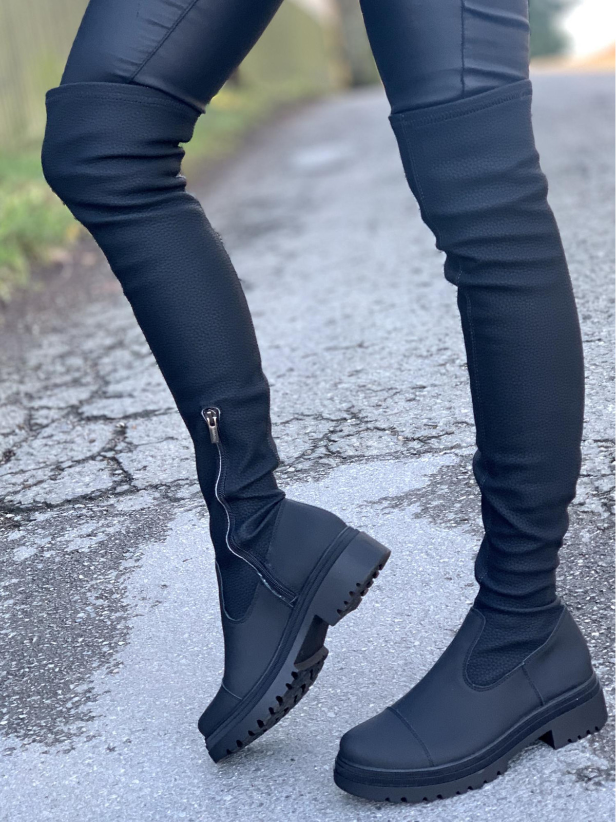 Czarne kozaki damskie skórzane