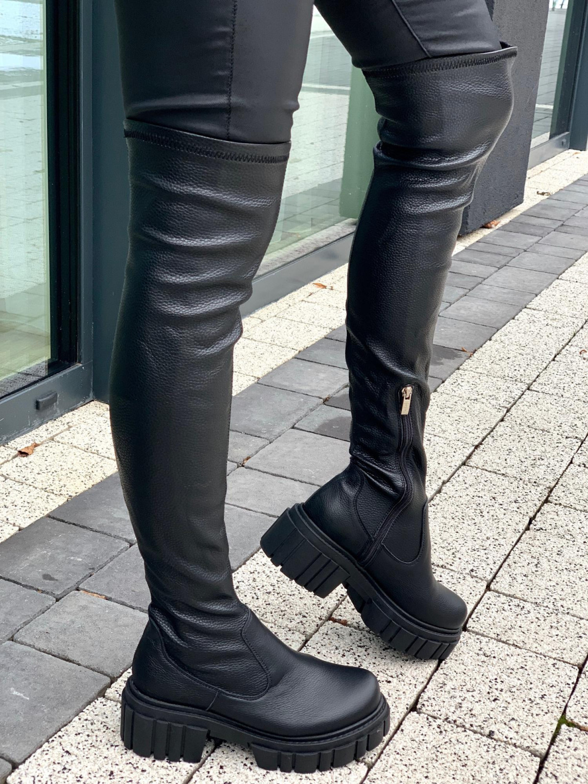 Czarne kozaki damskie skórzane