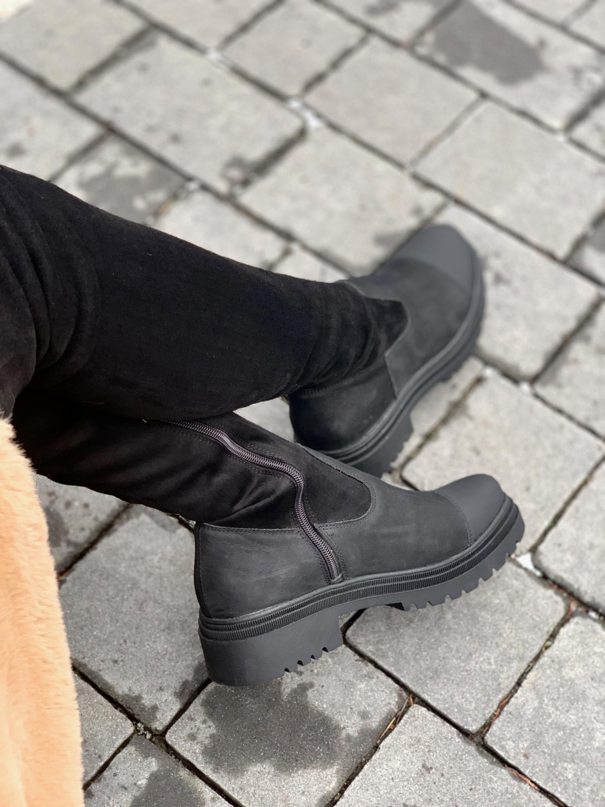 Czarne kozaki damskie skórzane