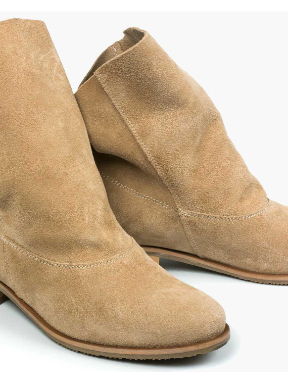 Beżowe botki damskie skórzane