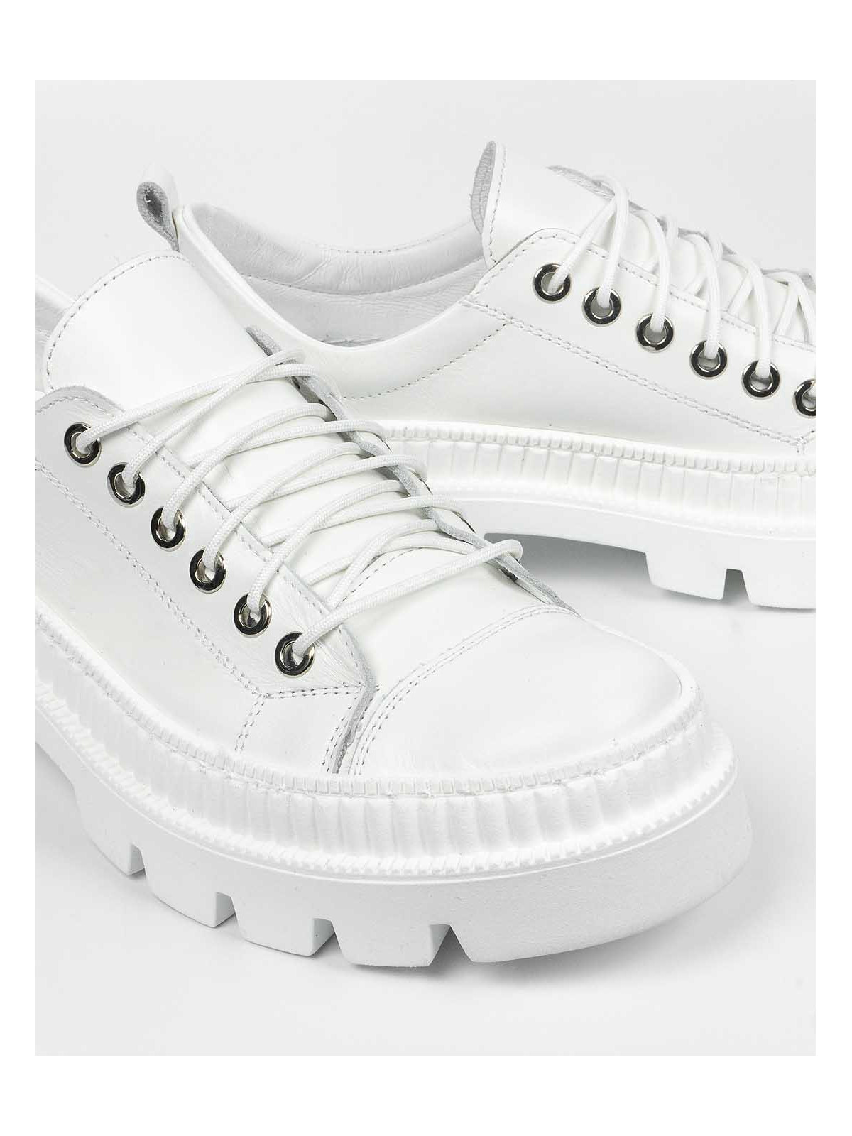 Białe trapery damskie skórzane