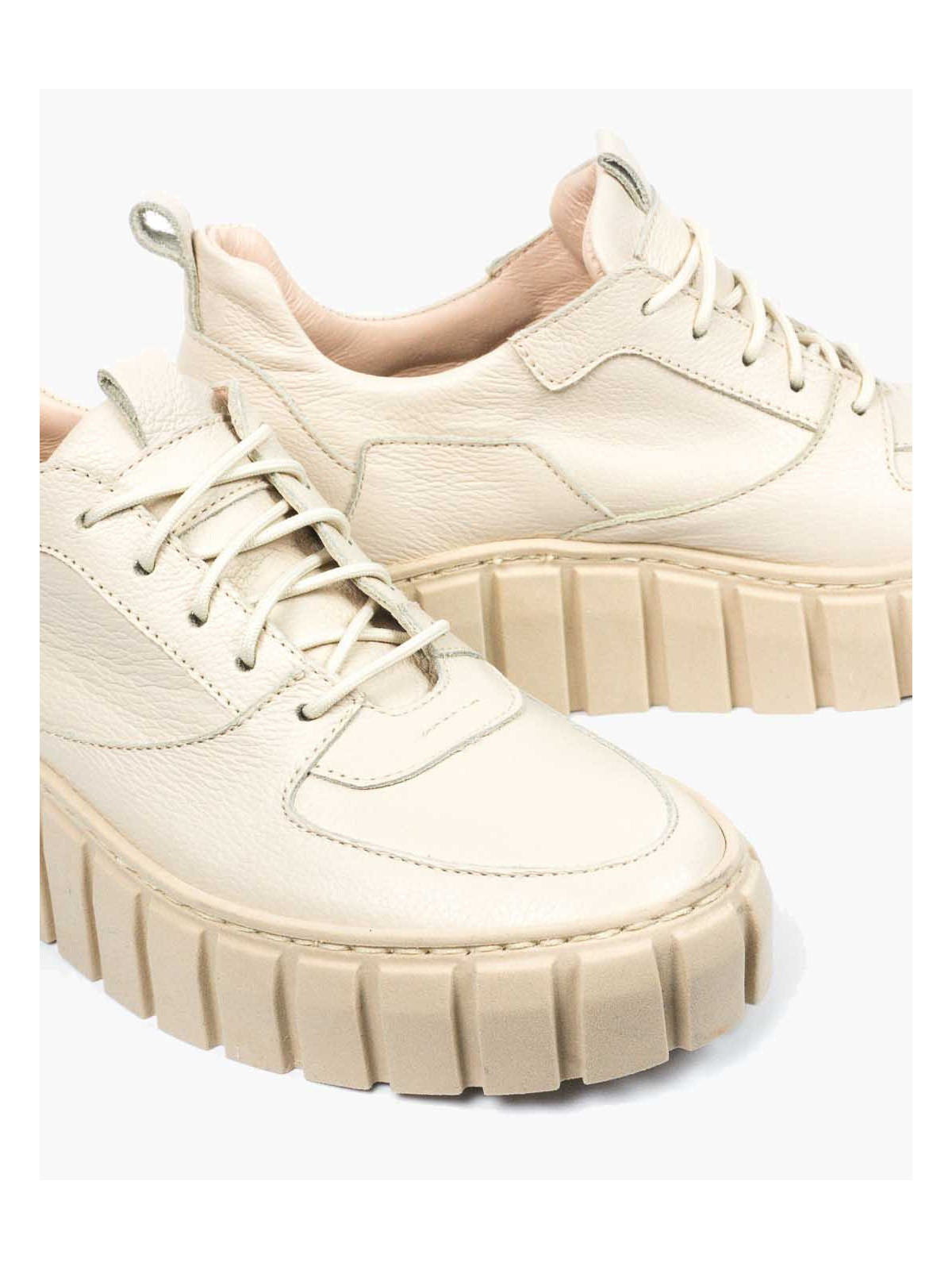 Beżowe trampki damskie skórzane