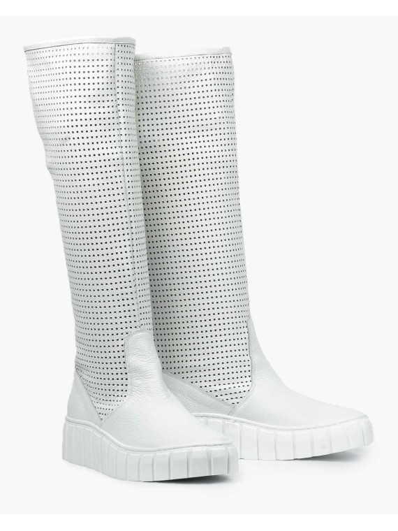 Białe kozaki damskie skórzane