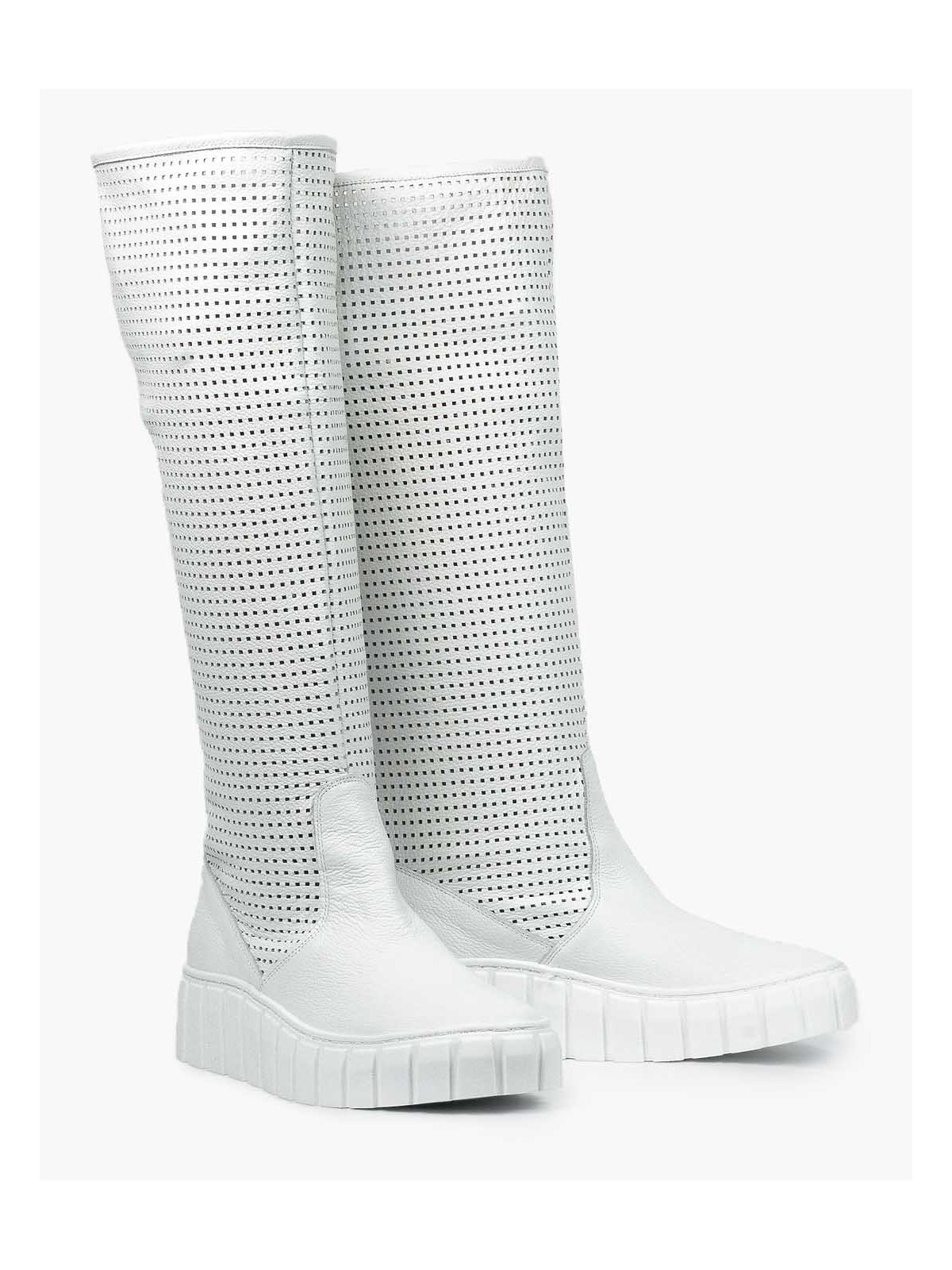 Białe kozaki damskie skórzane