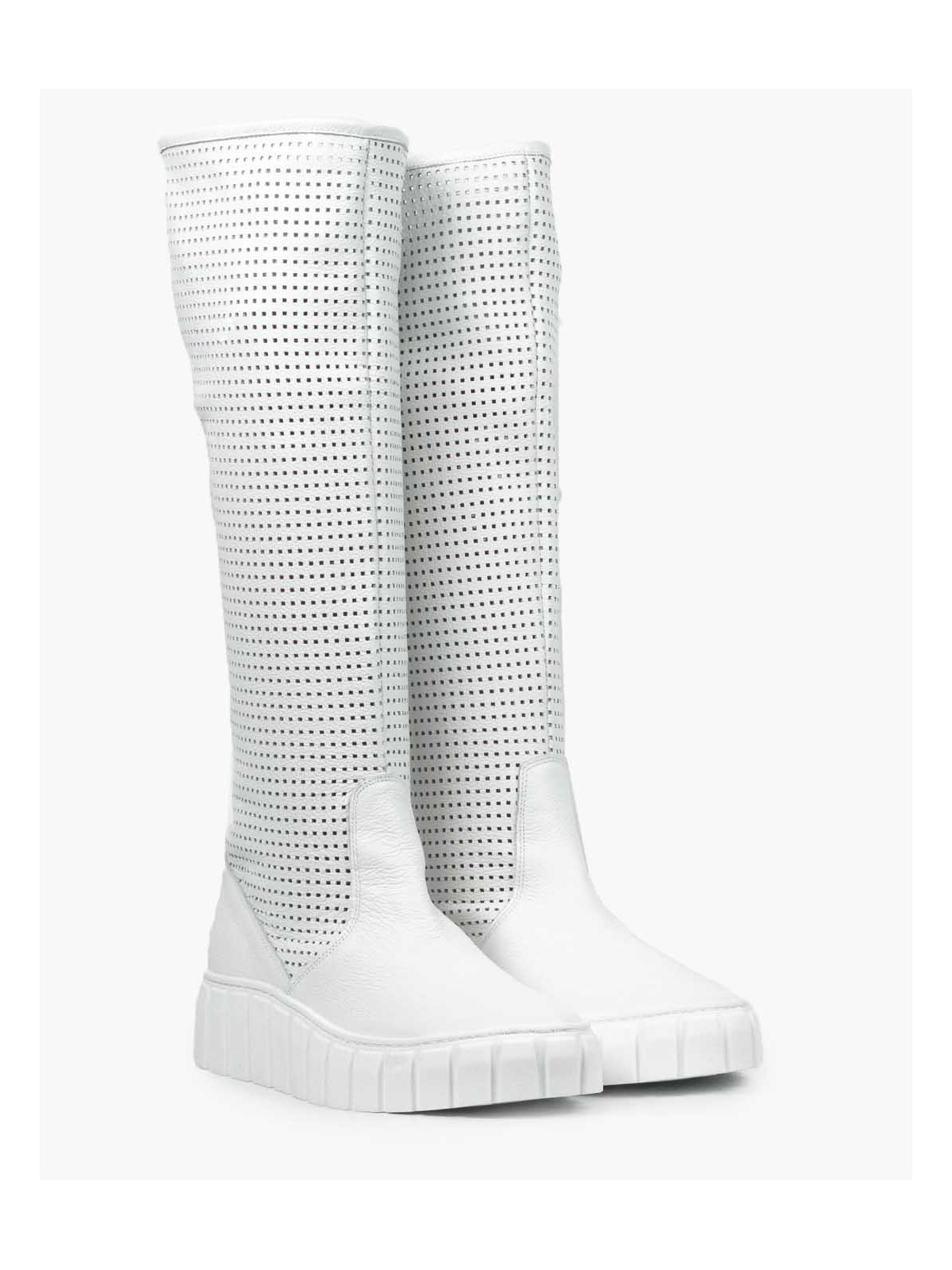 Białe kozaki damskie skórzane