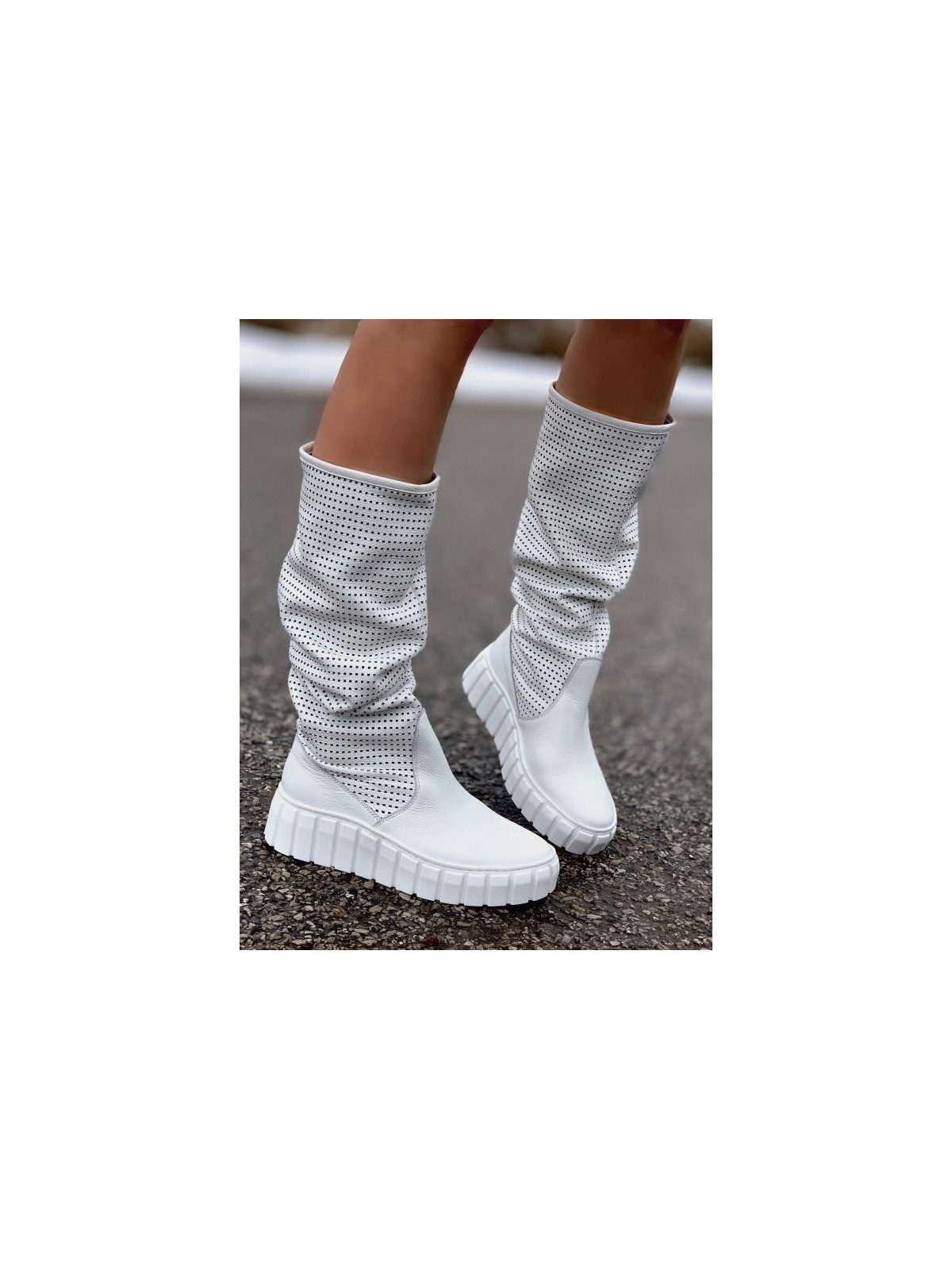 Białe kozaki damskie skórzane