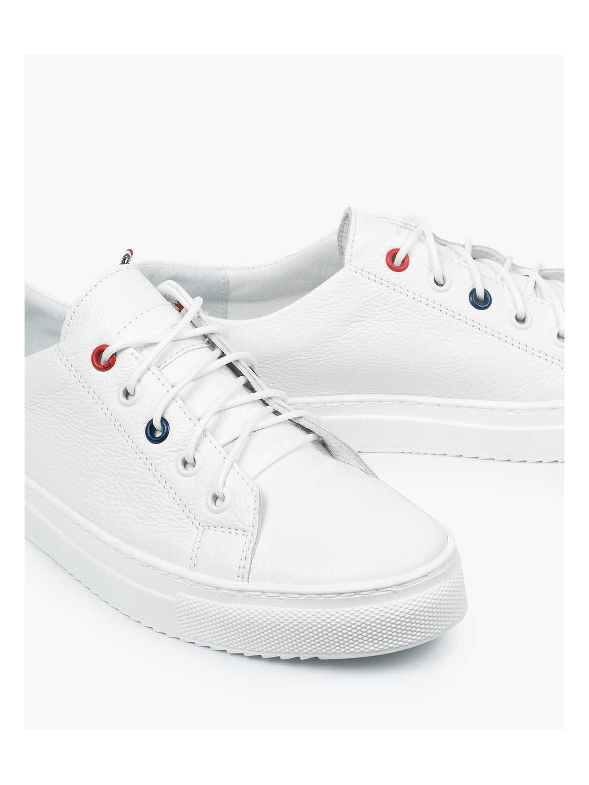 Białe trampki damskie skórzane