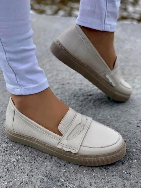 Beżowe mokasyny damskie skórzane