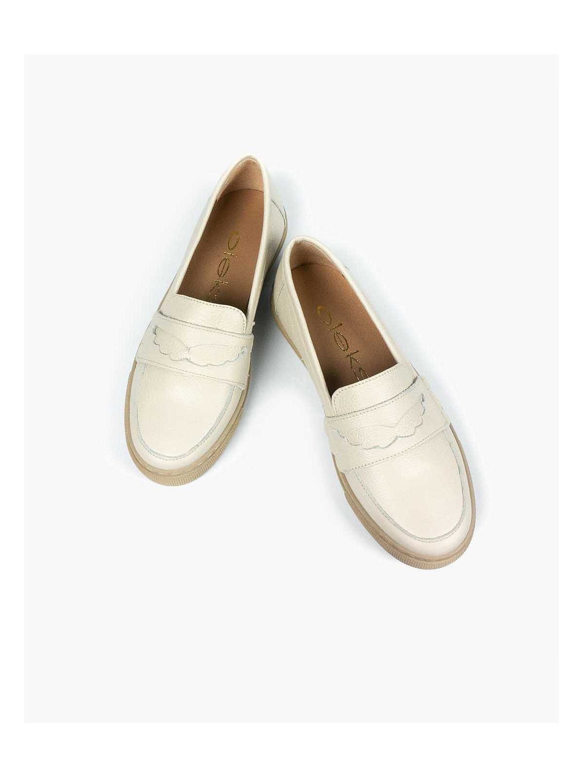 Beżowe mokasyny damskie skórzane