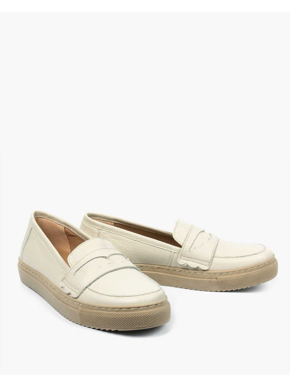 Beżowe mokasyny damskie skórzane