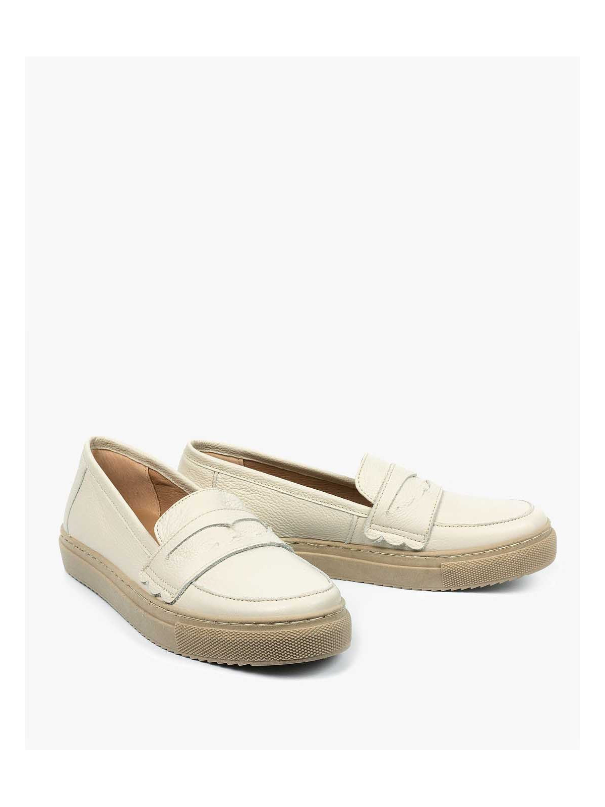 Beżowe mokasyny damskie skórzane