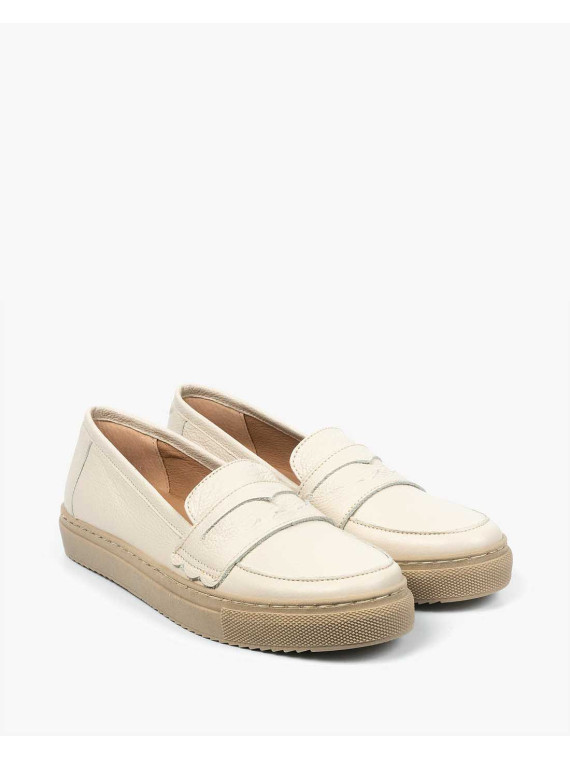 Beżowe mokasyny damskie skórzane