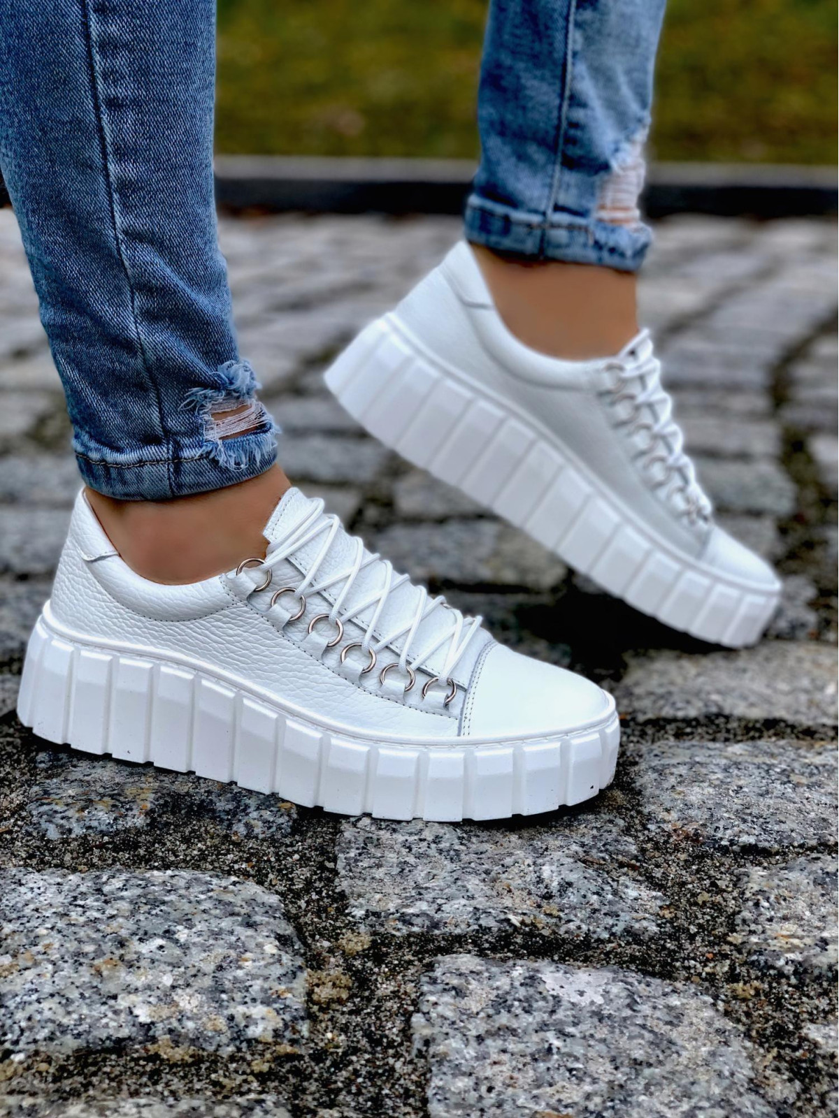 Białe trampki damskie skórzane