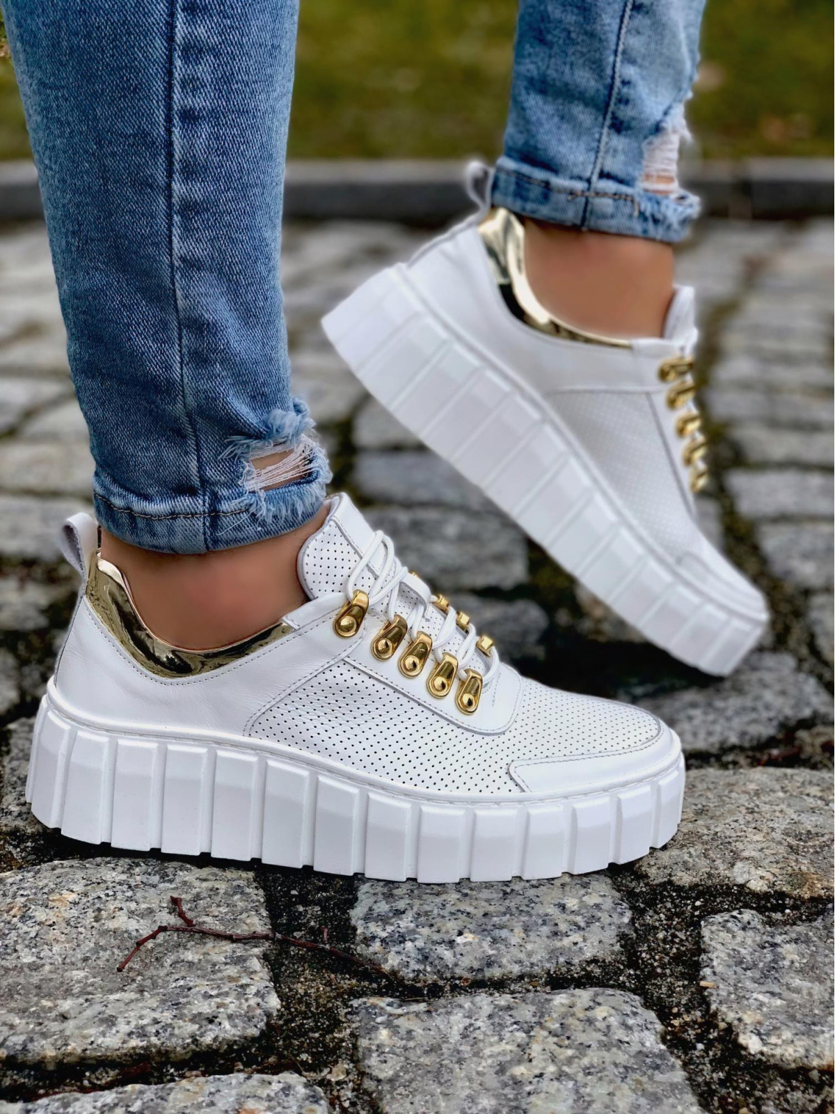 Białe trampki damskie skórzane