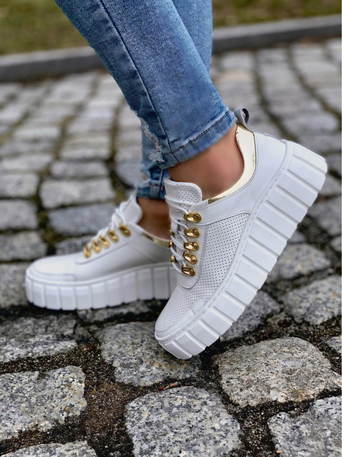 Białe trampki damskie skórzane