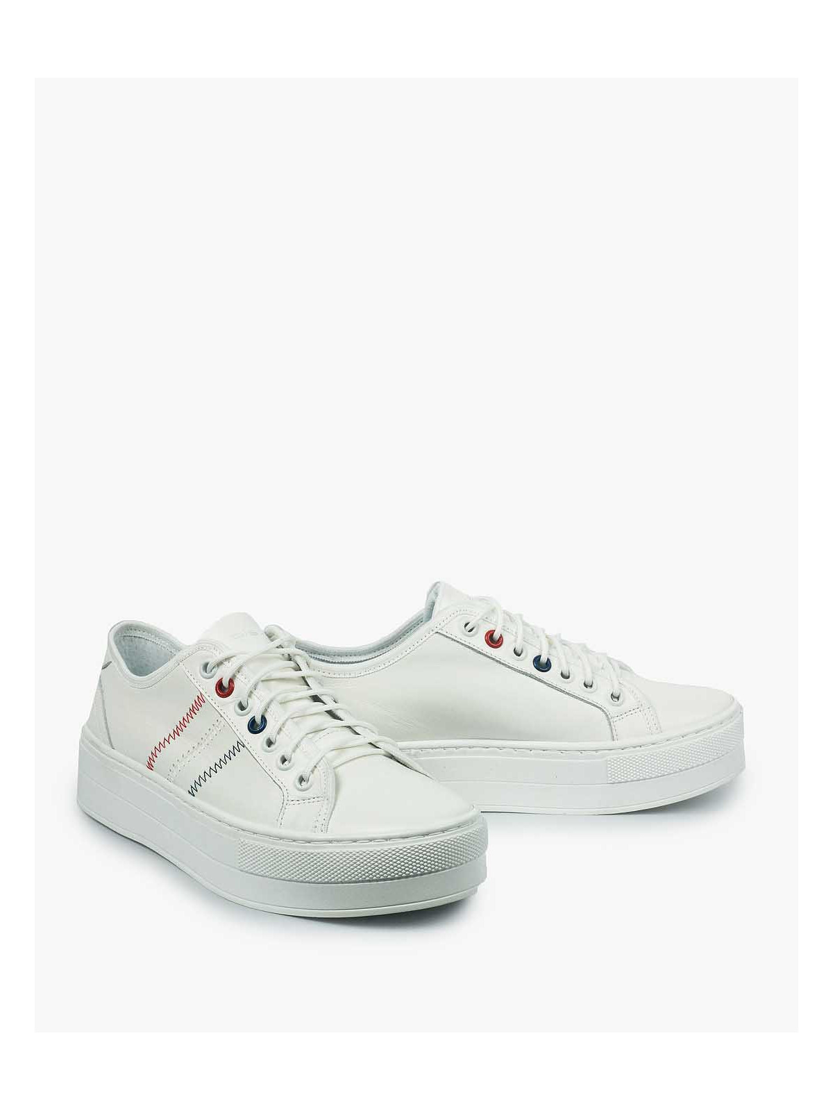 Białe trampki damskie skórzane