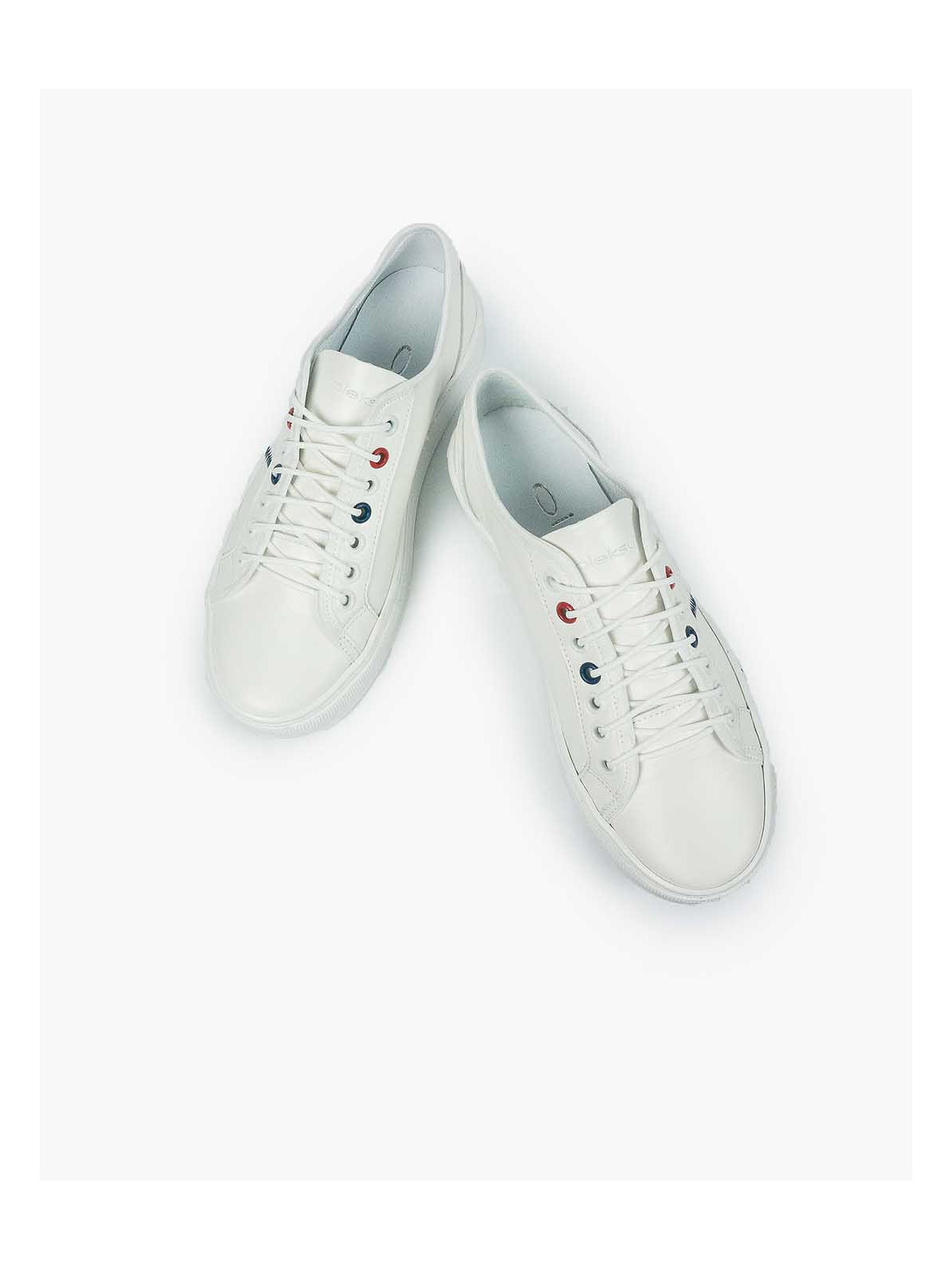 Białe trampki damskie skórzane