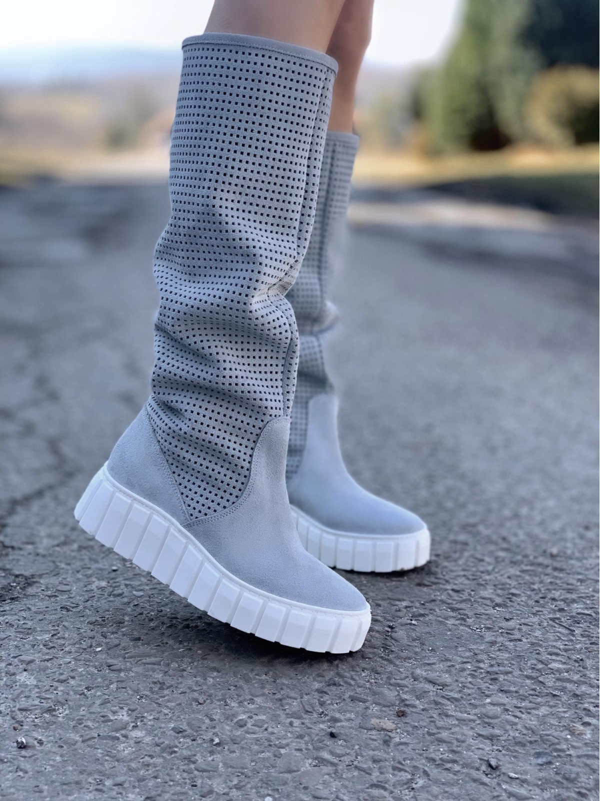 Niebieskie kozaki damskie skórzane