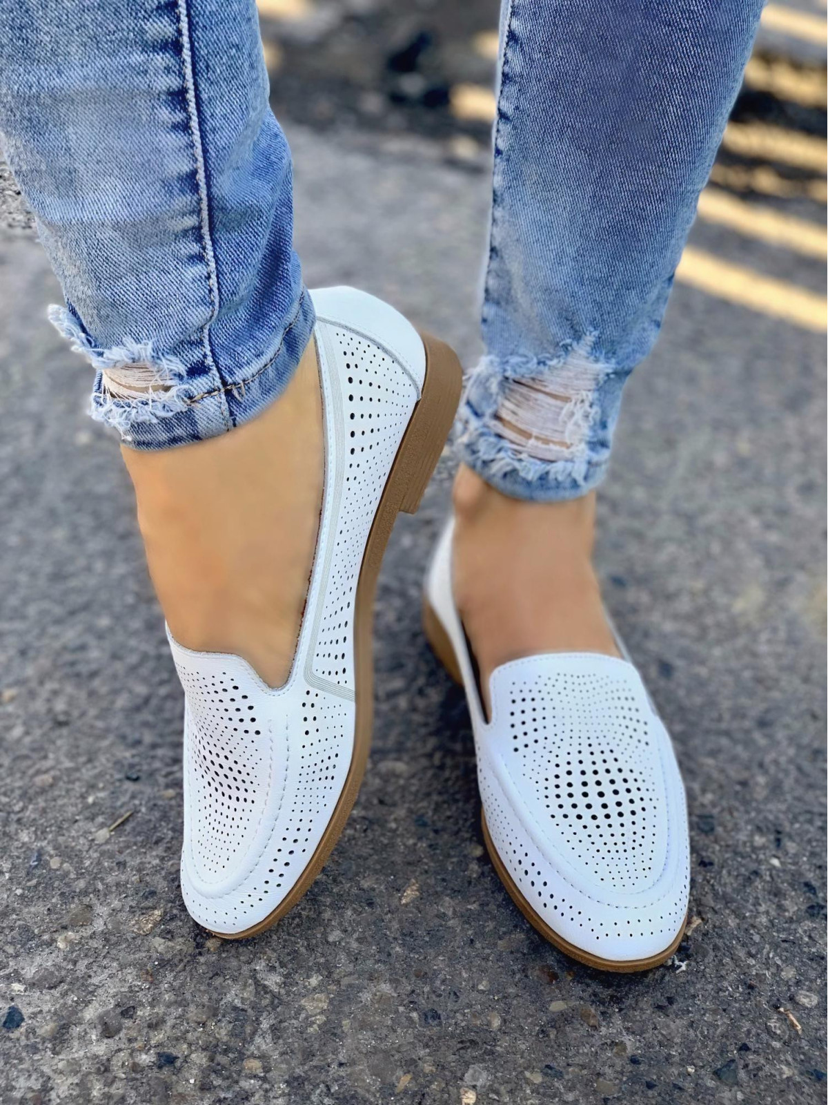 Białe mokasyny damskie skórzane