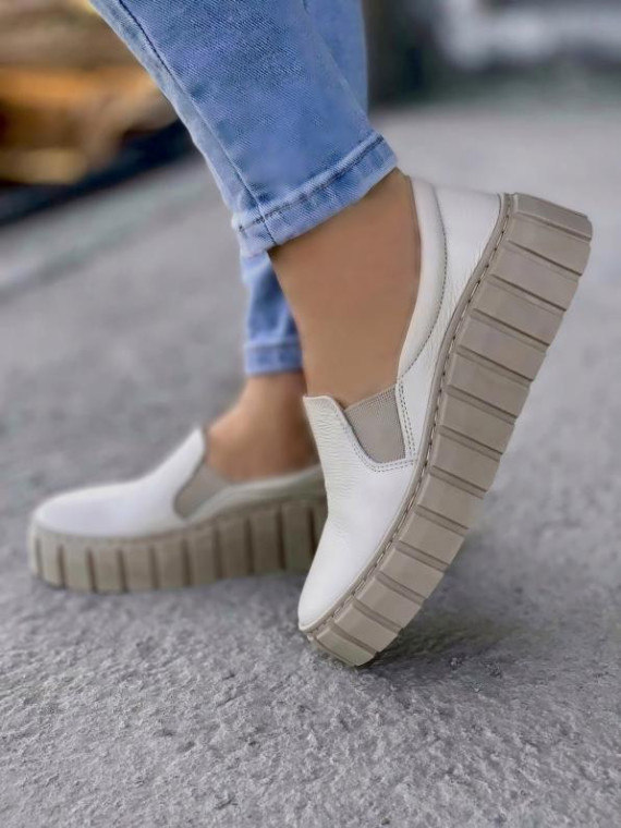 Beżowe półbuty damskie skórzane