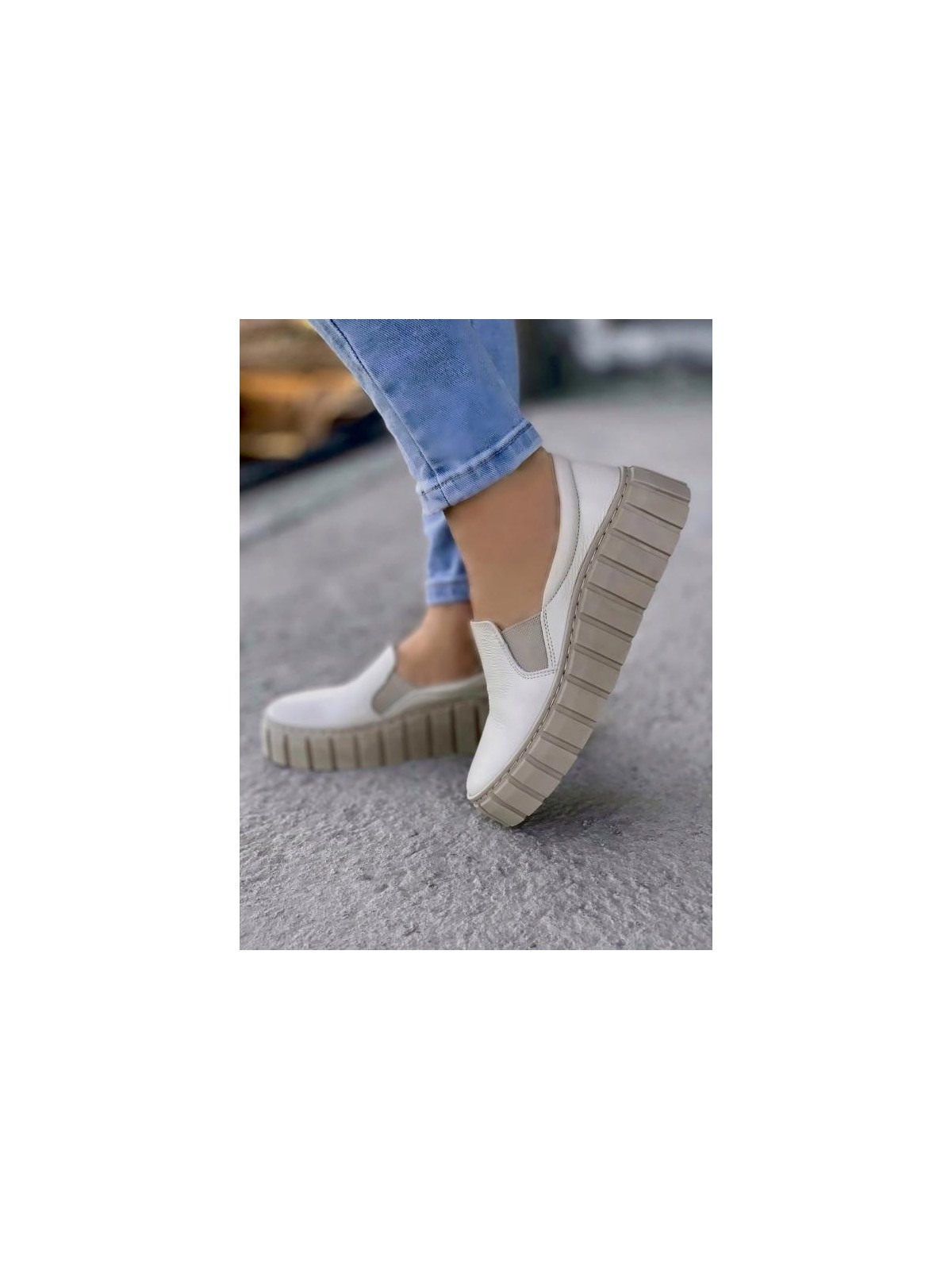 Beżowe półbuty damskie skórzane