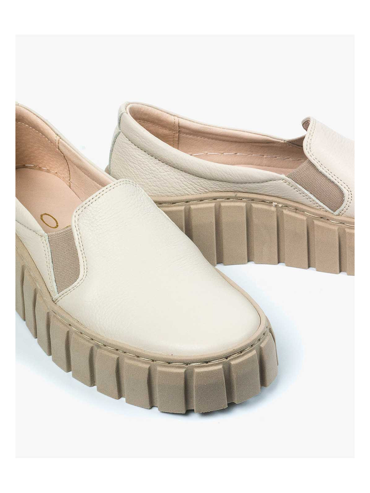 Beżowe półbuty damskie skórzane