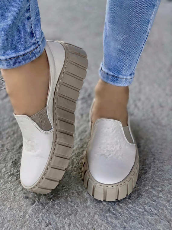 Beżowe półbuty damskie skórzane