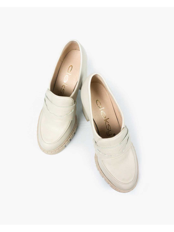 Beżowe półbuty damskie skórzane