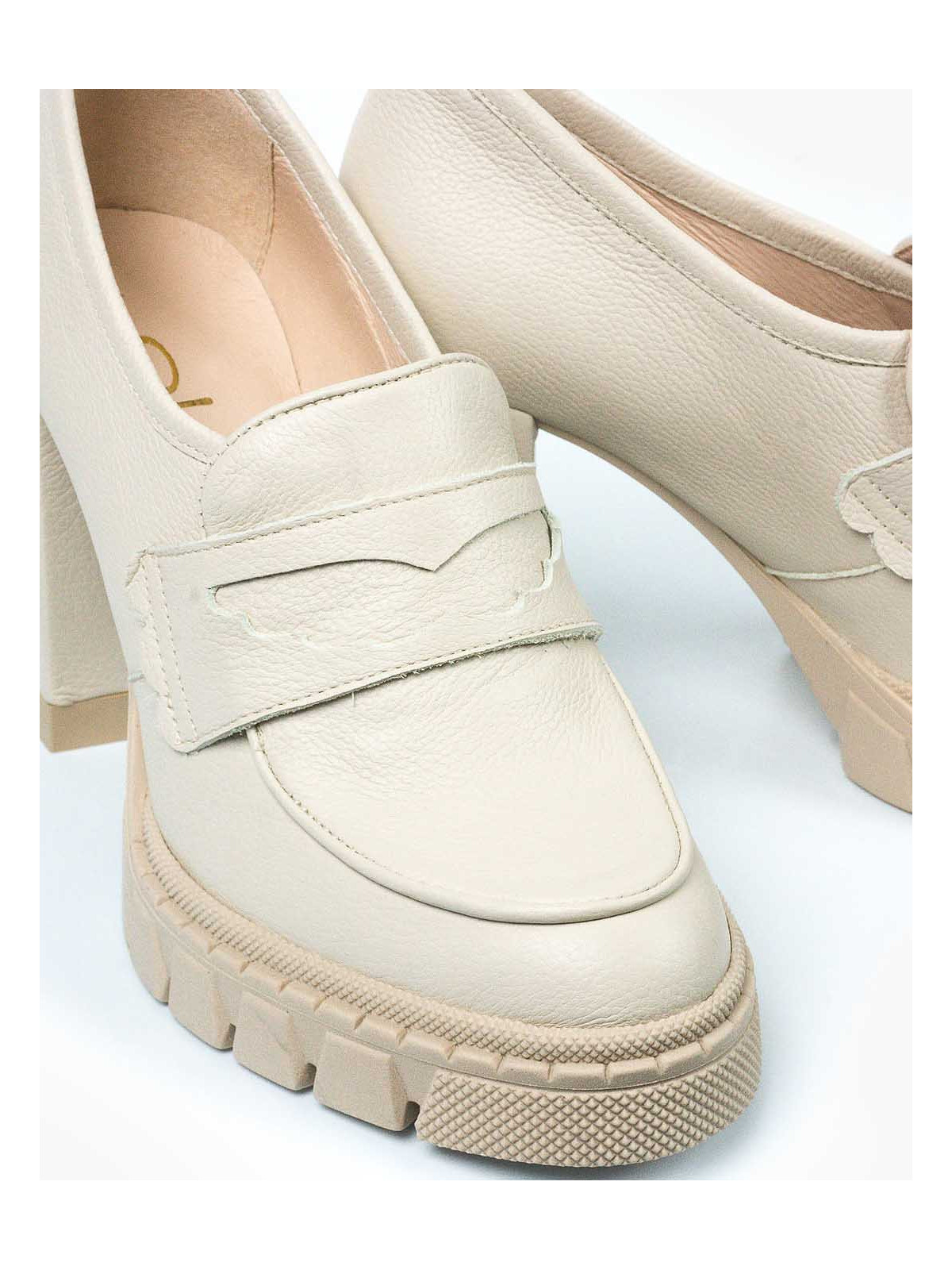 Beżowe półbuty damskie skórzane