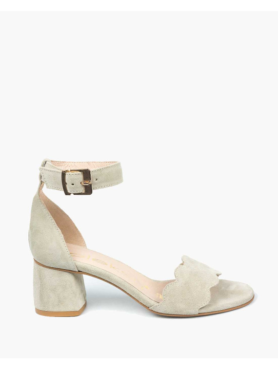 Beżowe sandały damskie skórzane