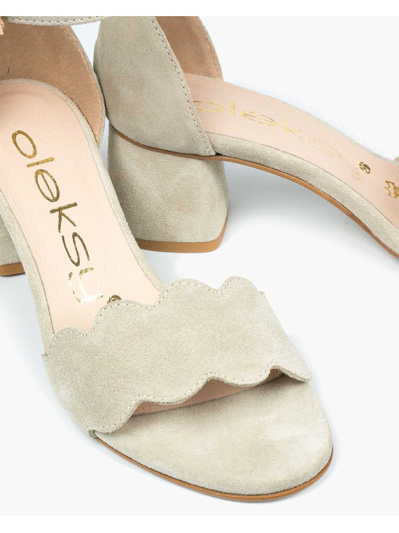 Beżowe sandały damskie skórzane