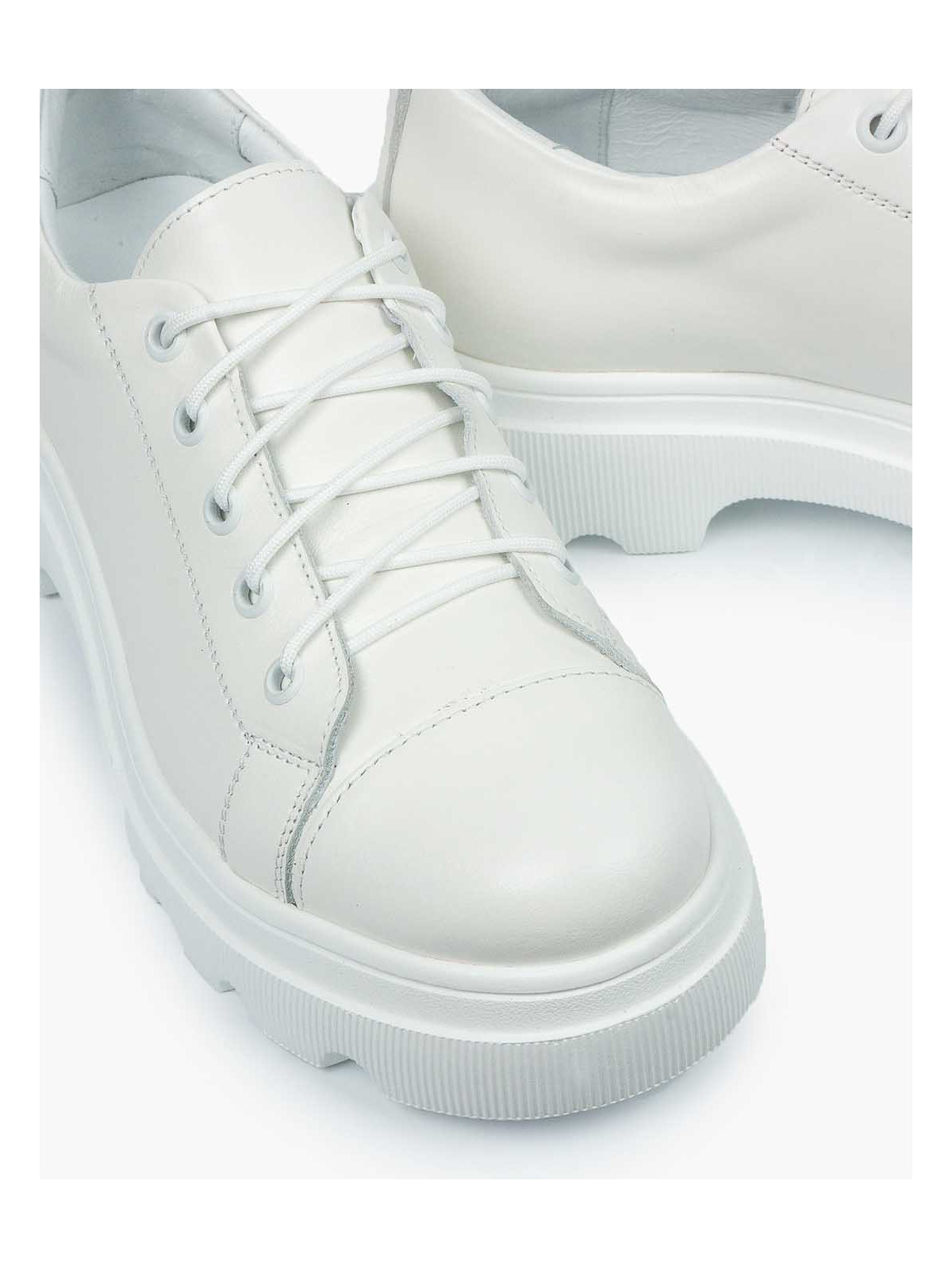 Białe trapery damskie skórzane