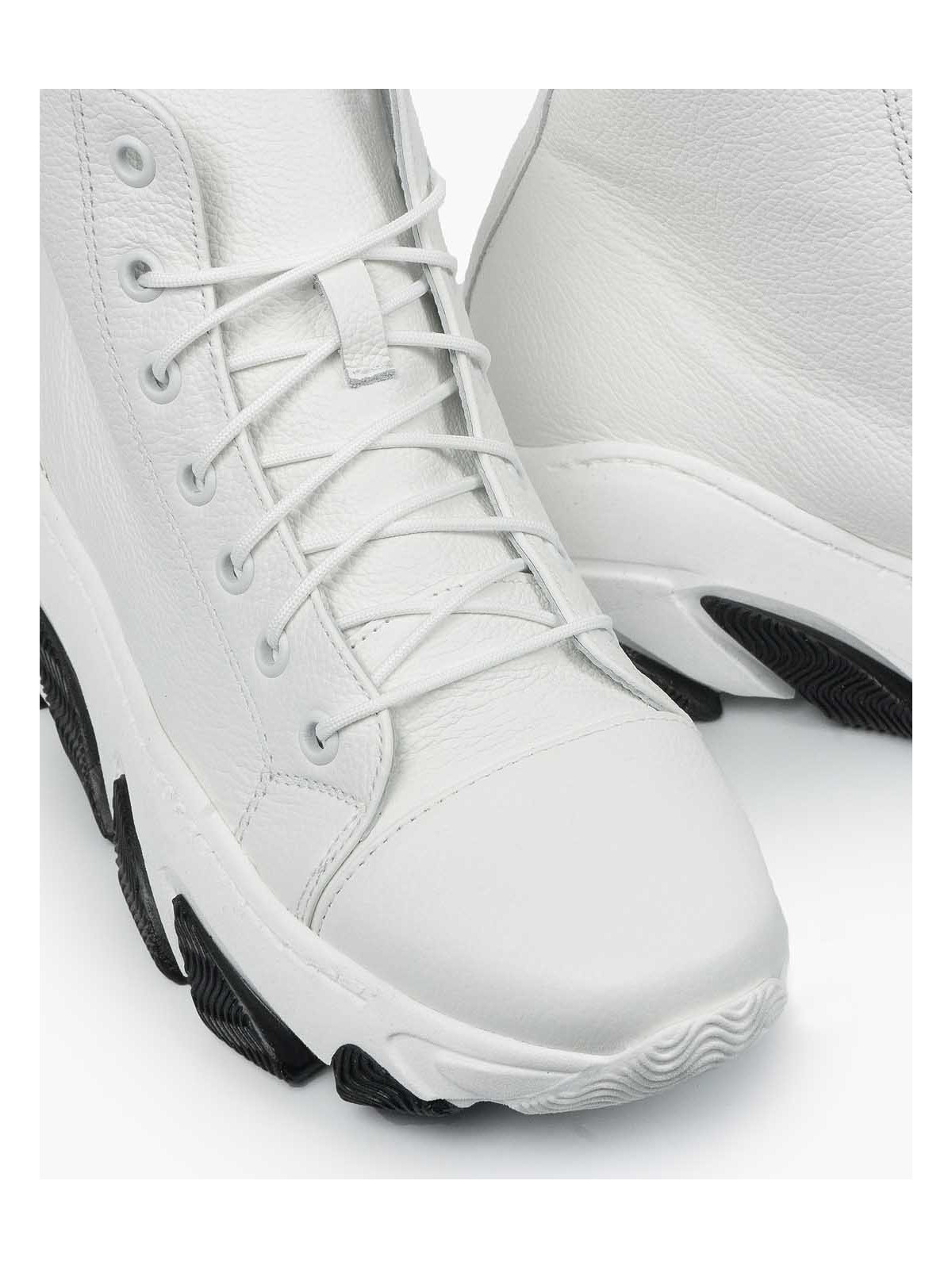 Białe adidasy damskie skórzane