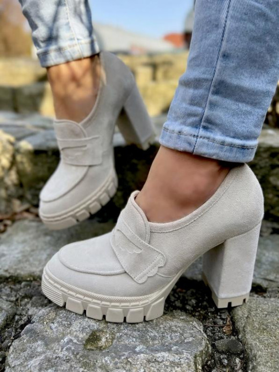 Beżowe półbuty damskie skórzane