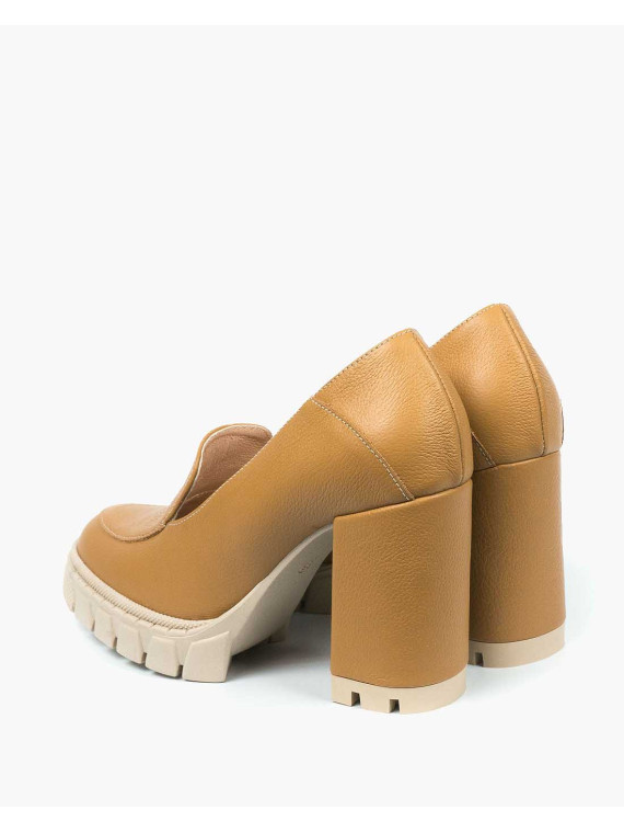 Camelowe półbuty damskie skórzane