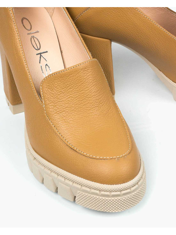 Camelowe półbuty damskie skórzane