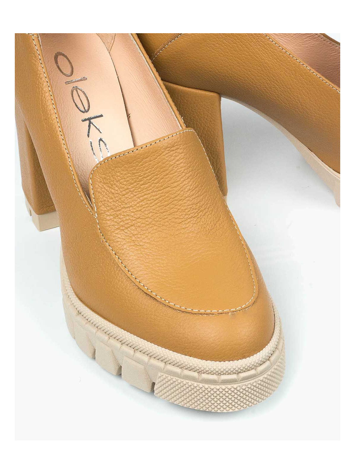 Camelowe półbuty damskie skórzane