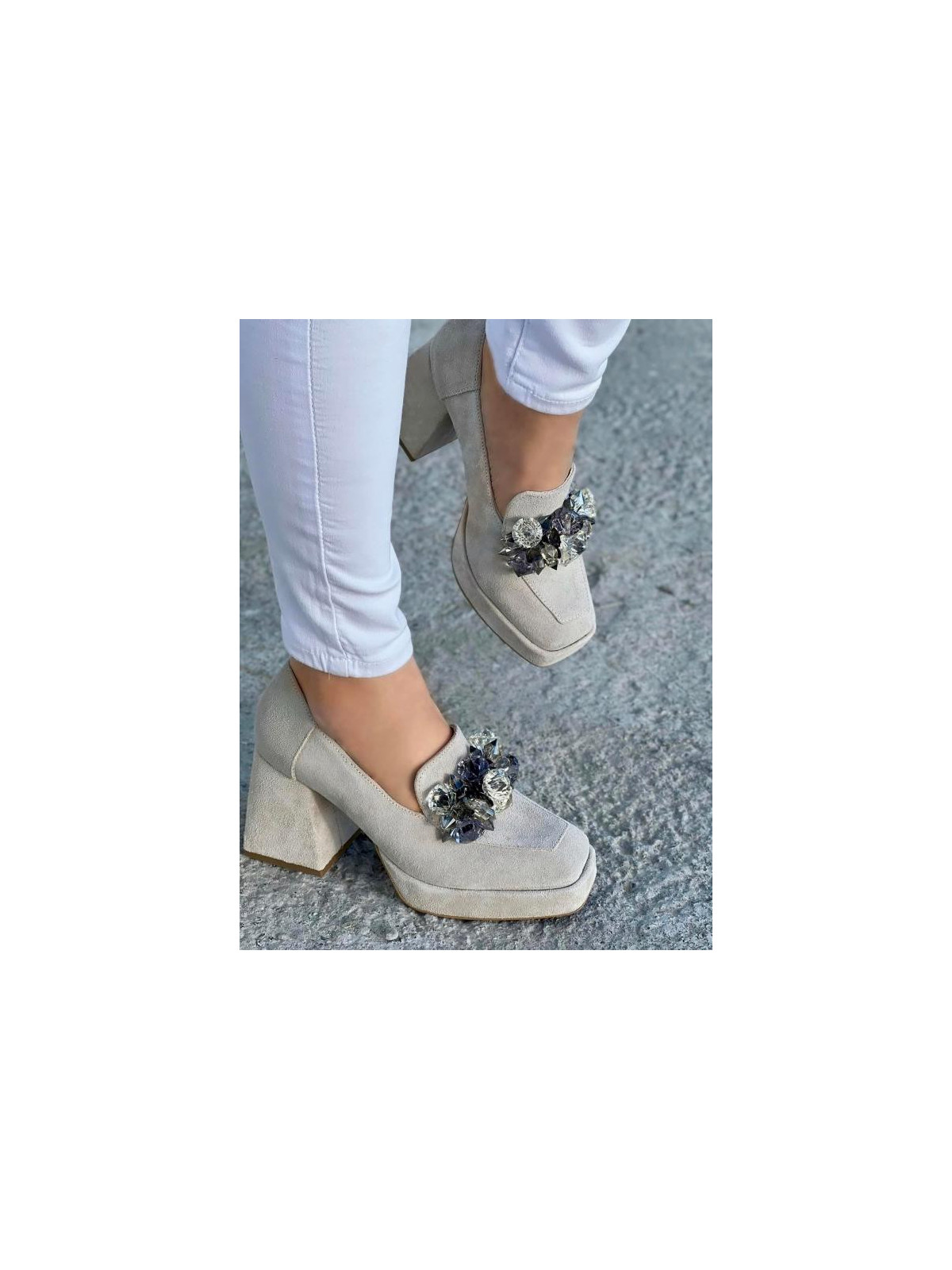 Beżowe półbuty damskie skórzane