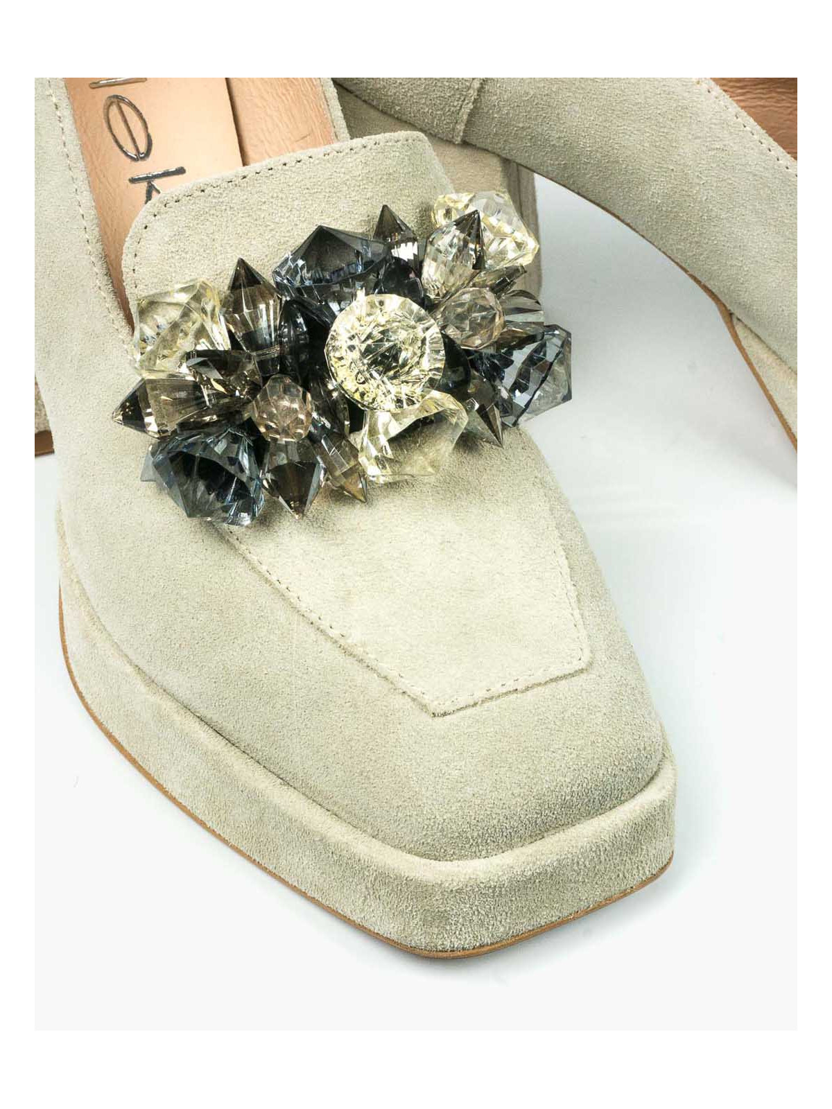 Beżowe półbuty damskie skórzane