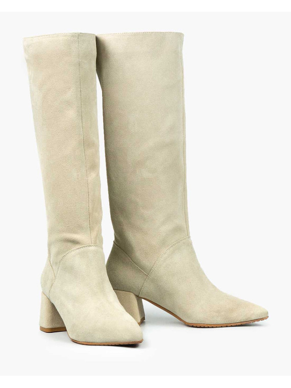 Beżowe kozaki damskie skórzane